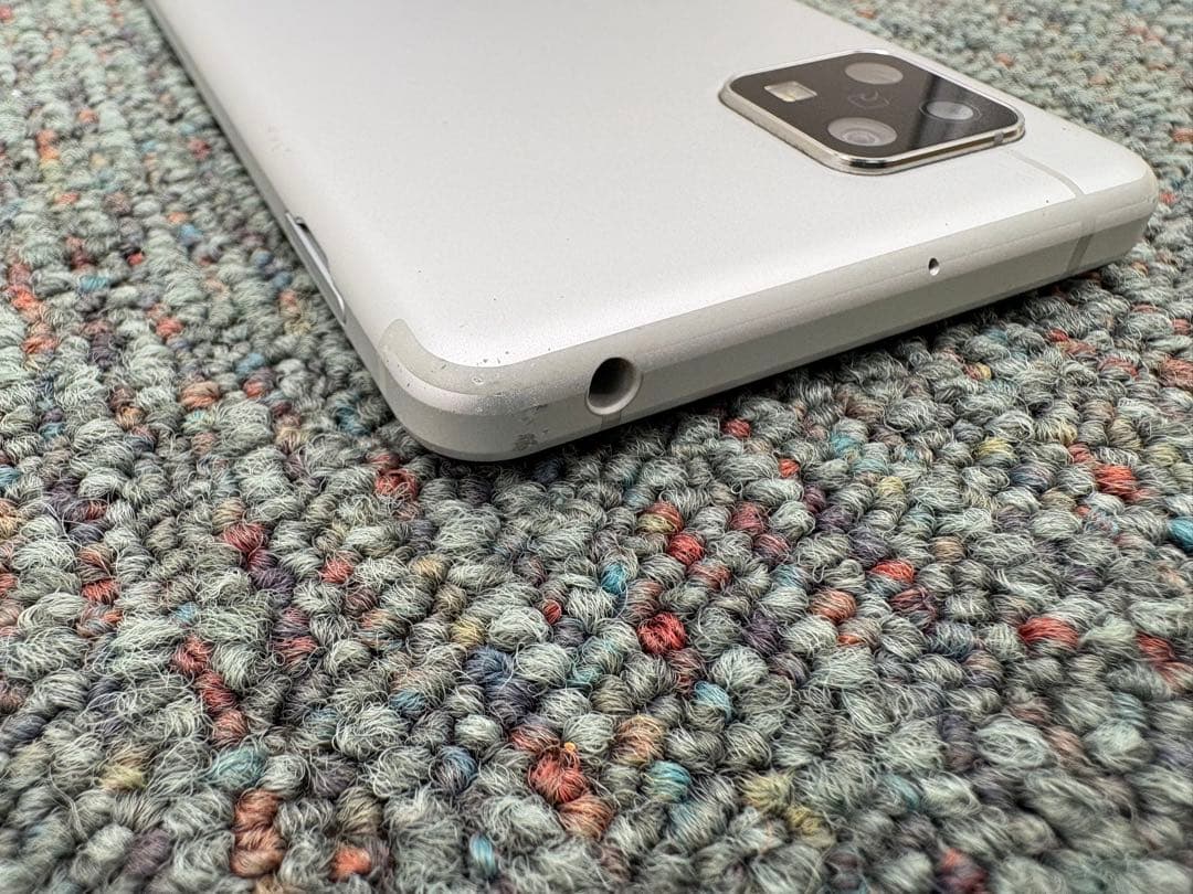 AQUOS sense4　SH-41A　64GB　スマホ　Android　978