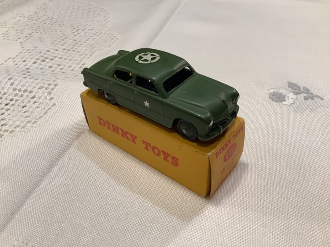 お値下げ！美品　DINKY TOYS ARMY STAFF CAR ミニカー