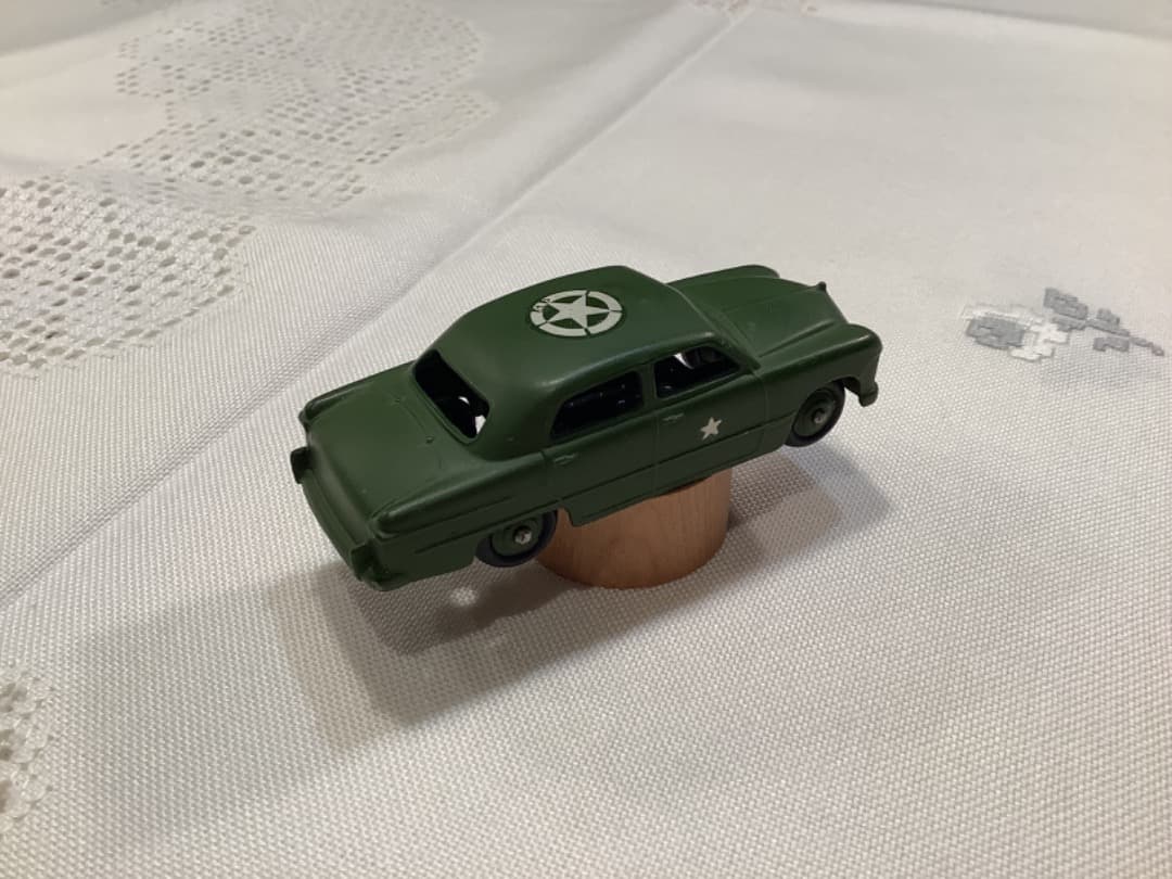 お値下げ！美品　DINKY TOYS ARMY STAFF CAR ミニカー