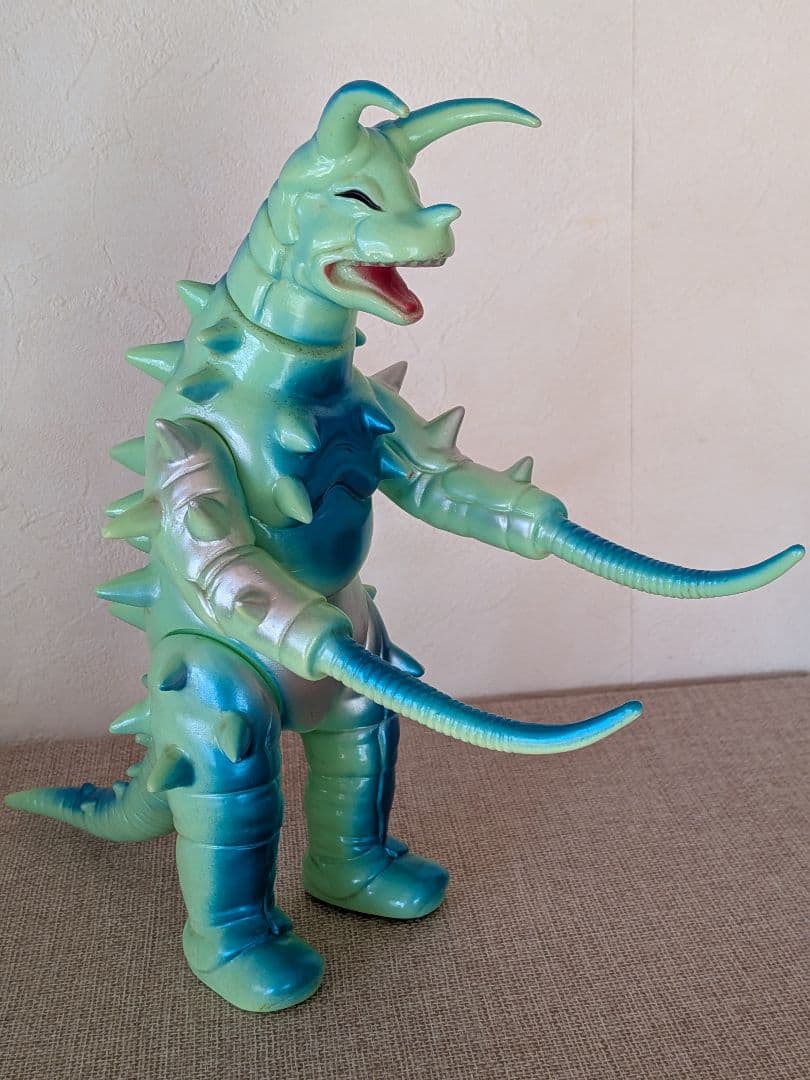ブルマァク キャプテンウルトラ 復刻版怪獣シリーズ ガルバン 蓄光　ソフビ