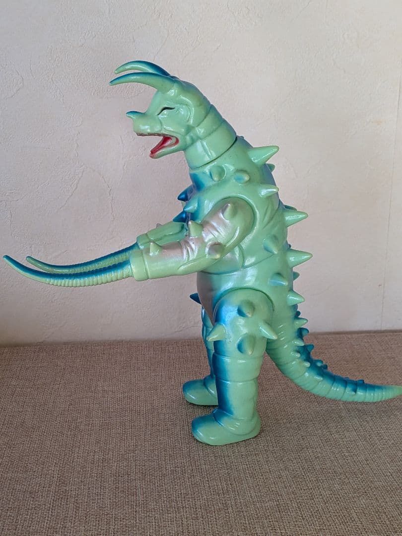 ブルマァク キャプテンウルトラ 復刻版怪獣シリーズ ガルバン 蓄光　ソフビ