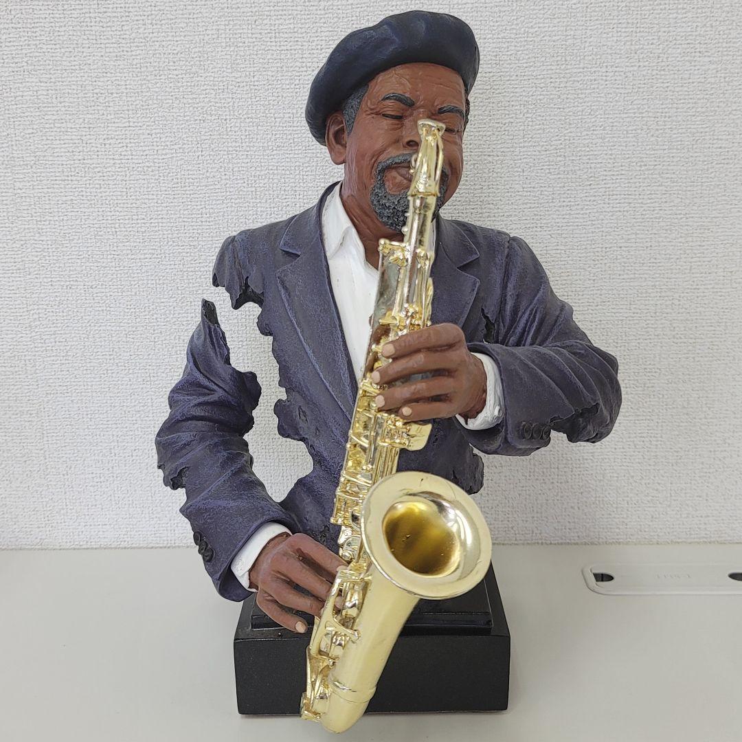 ジャズ サックス奏者 男性 置物