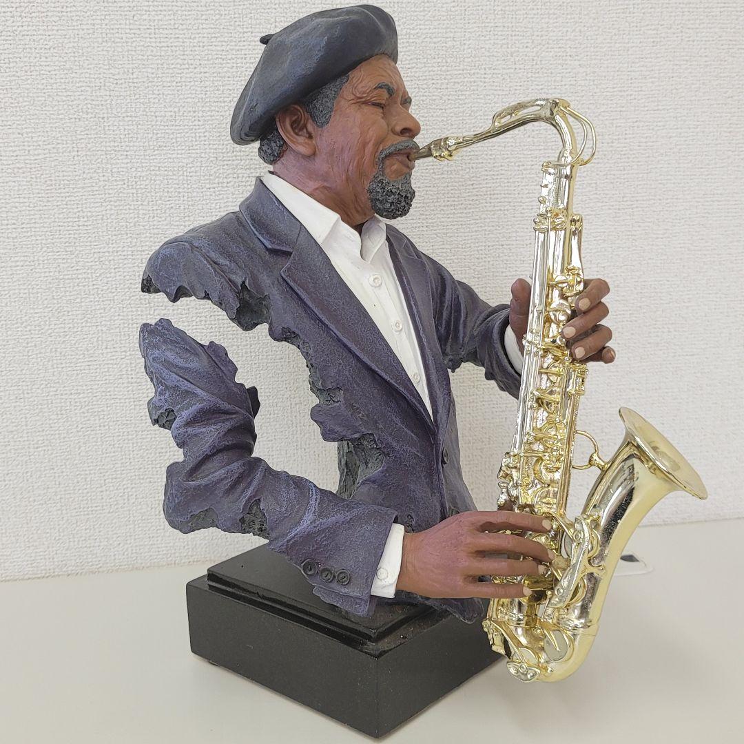 ジャズ サックス奏者 男性 置物