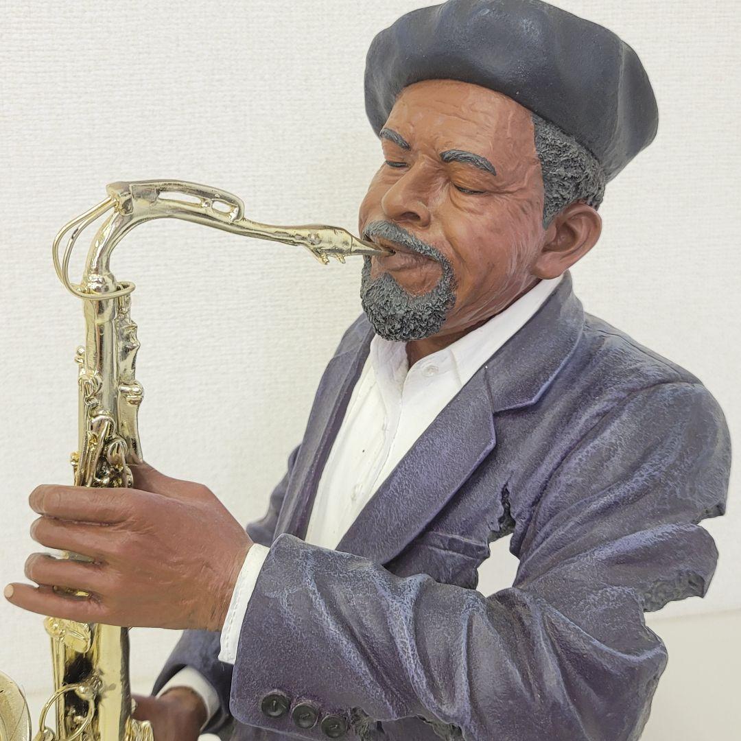 ジャズ サックス奏者 男性 置物