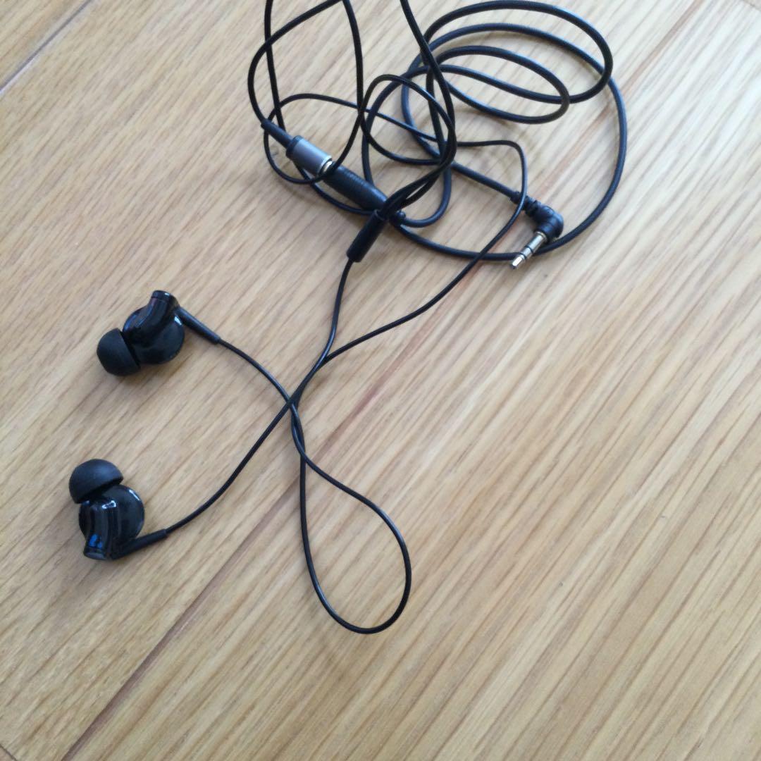 希少名機ソニーのハイエンドイヤホン MDR-EX700です。