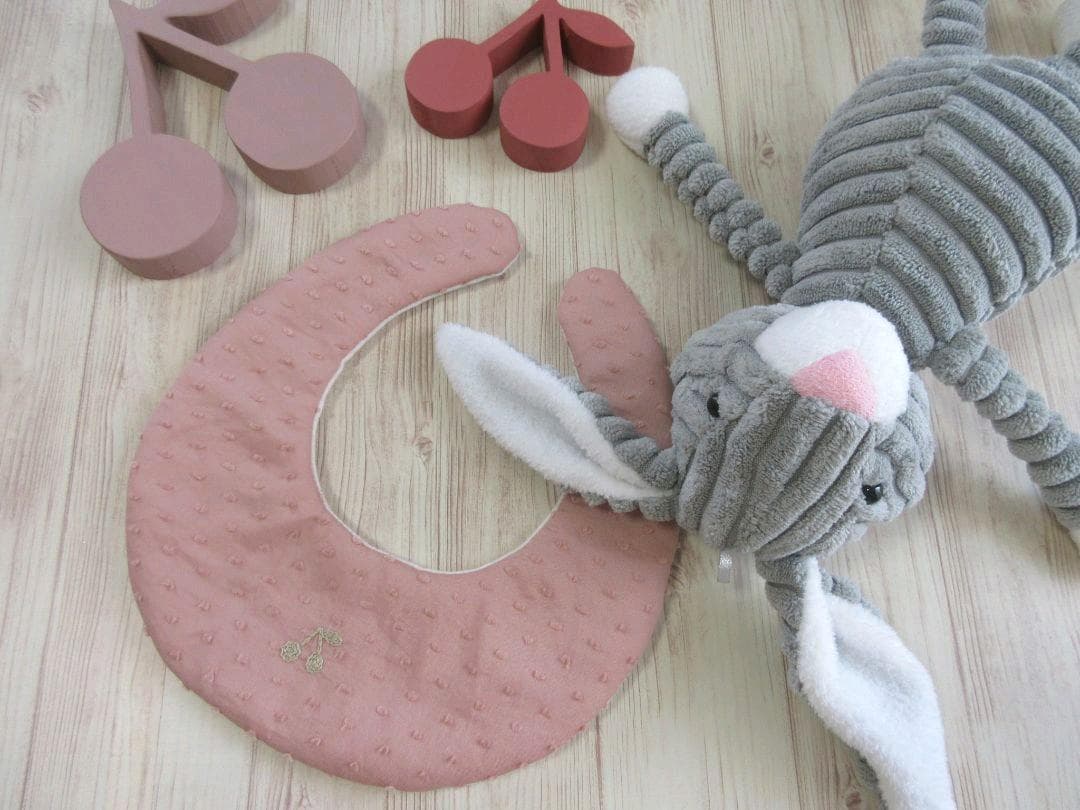 さくらんぼ刺繍スタイ ドットミニヨン “ウステラコッタ”