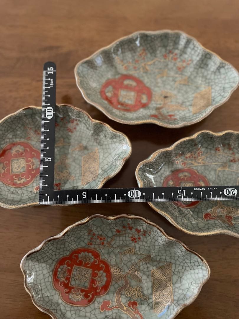 青磁罅焼　金彩色絵変形皿　四客　後期鍋島　骨董