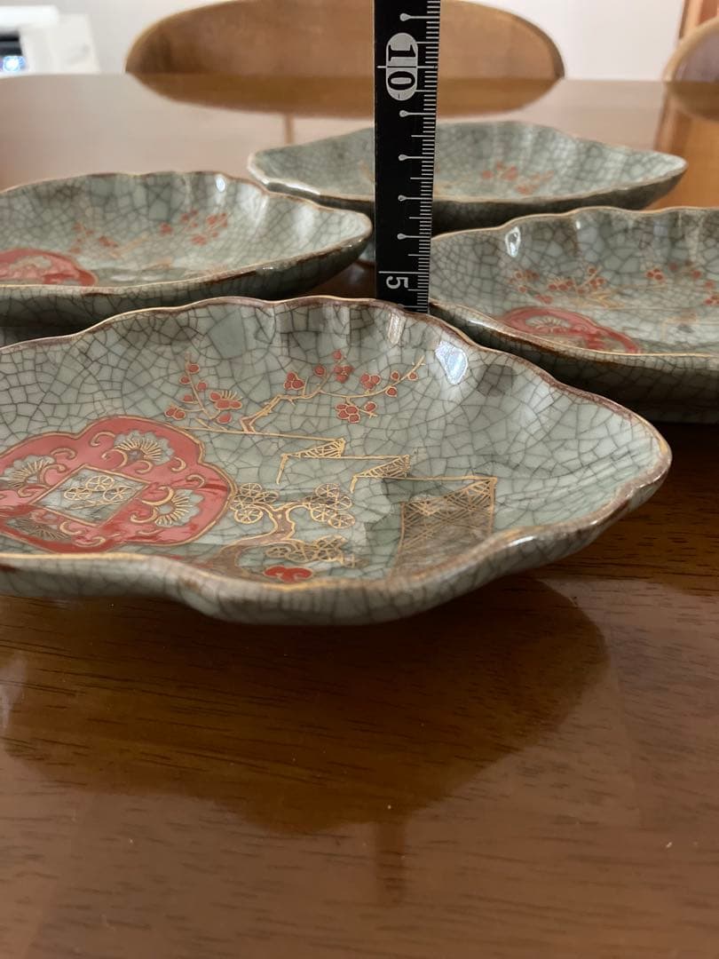 青磁罅焼　金彩色絵変形皿　四客　後期鍋島　骨董