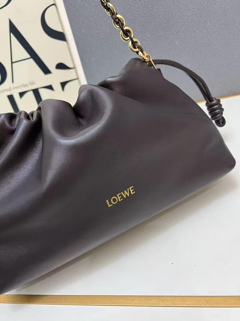 L0EWE ダークブラウン ショルダーバッグ