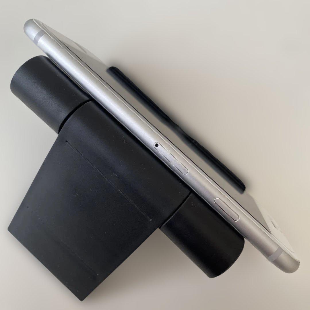 美品 iphone8 シルバー 64GB バッテリー92%