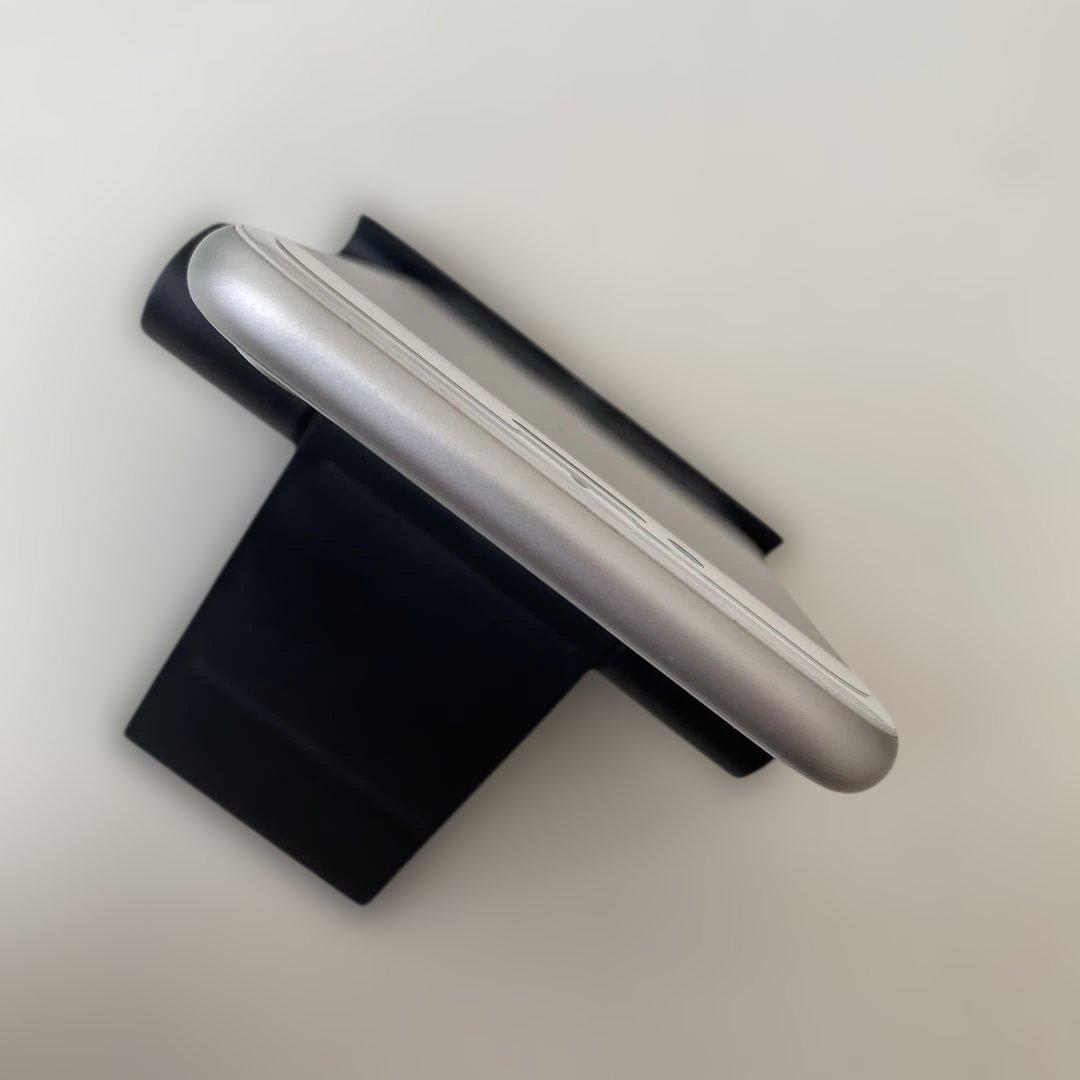 美品 iphone8 シルバー 64GB バッテリー92%