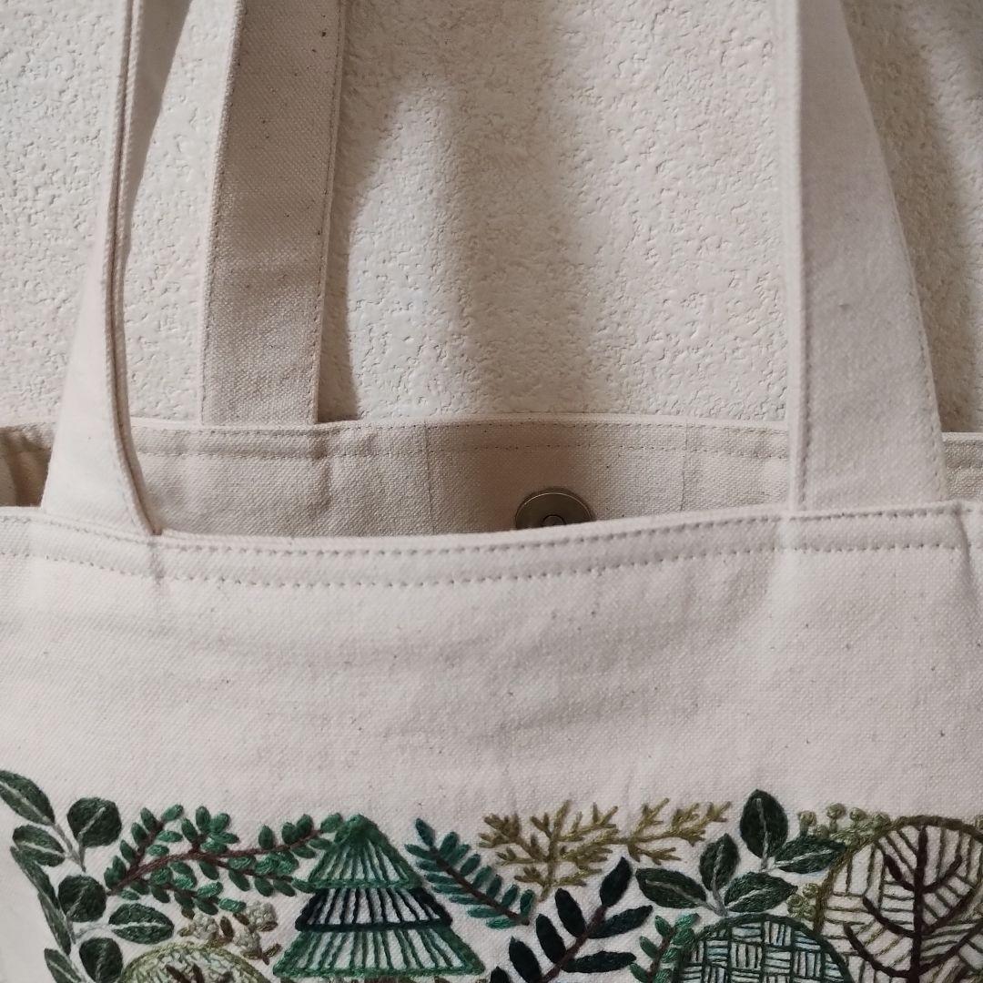ハンドメイド 刺繍 森の散歩道のト― トバック