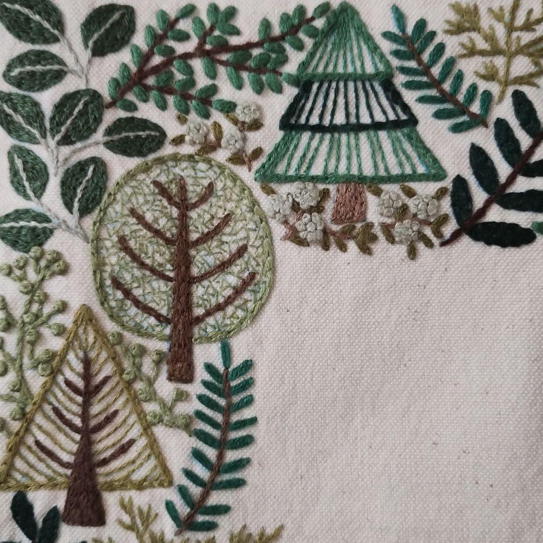 ハンドメイド 刺繍 森の散歩道のト― トバック