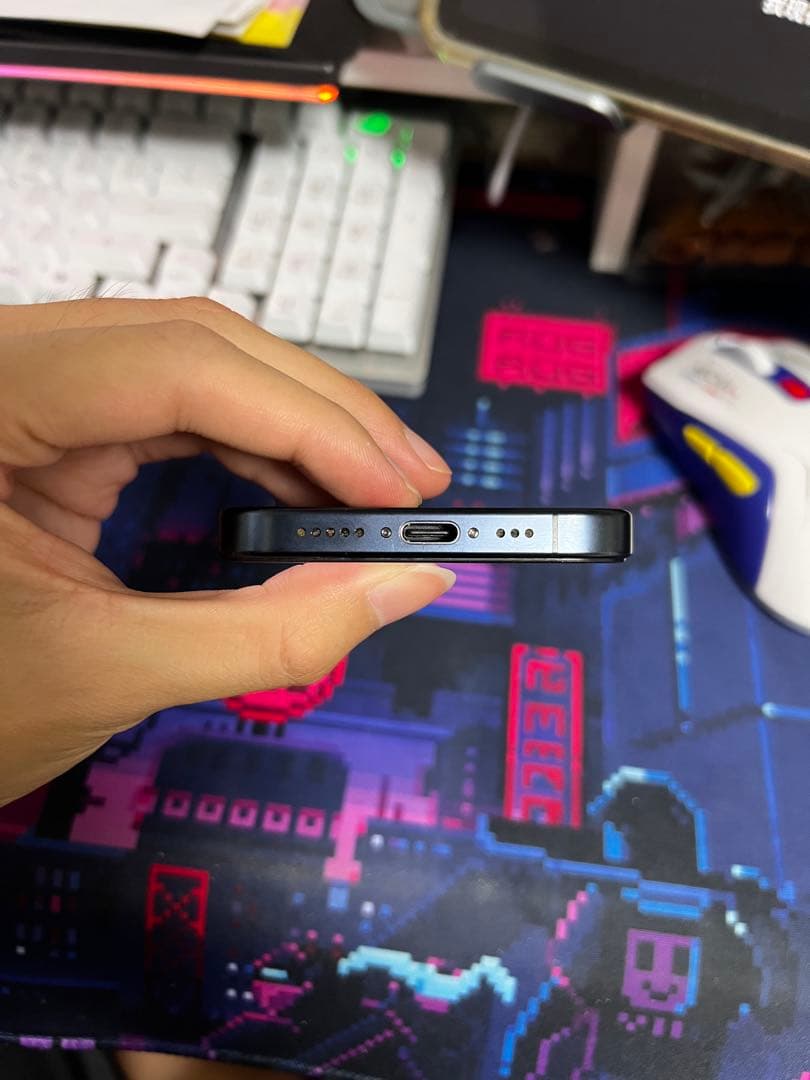 美品iPhone15 Pro 256GB/US/96%/SIMフリ