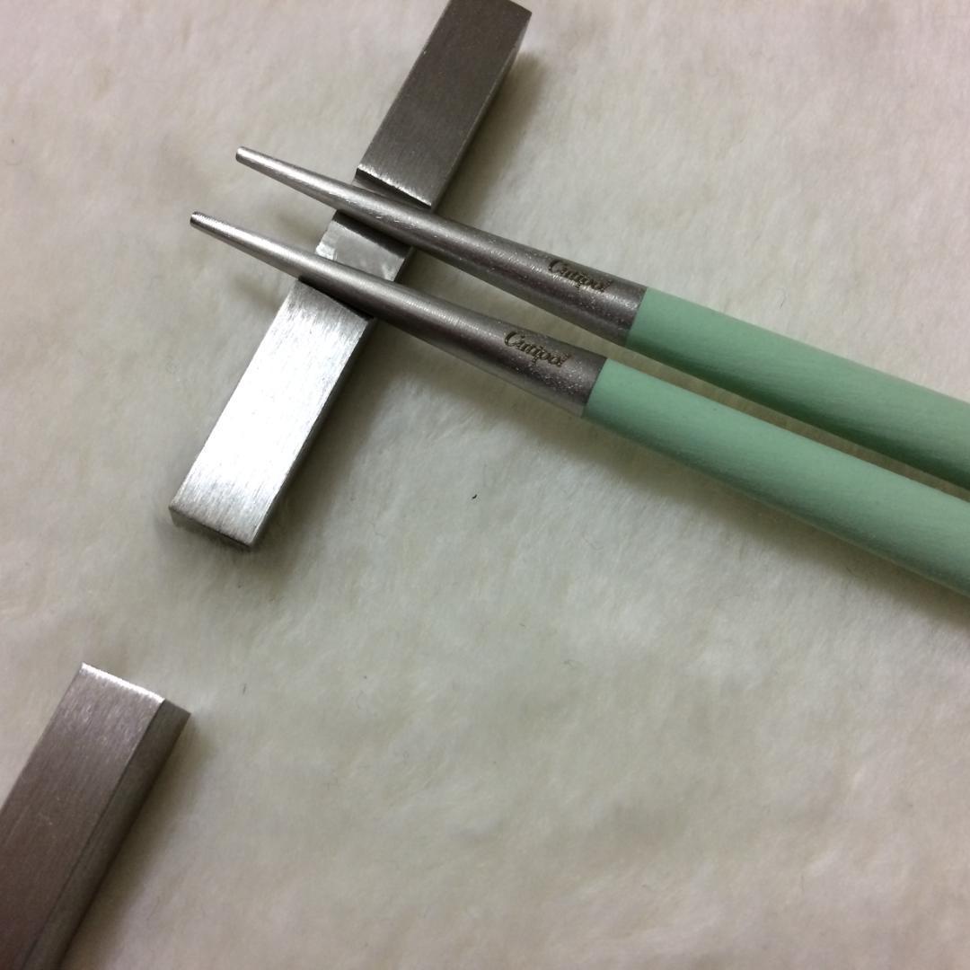 ラスト！　セール価格　クチポール　ゴア　セラドン＆シルバー　箸＆箸置き　２セット