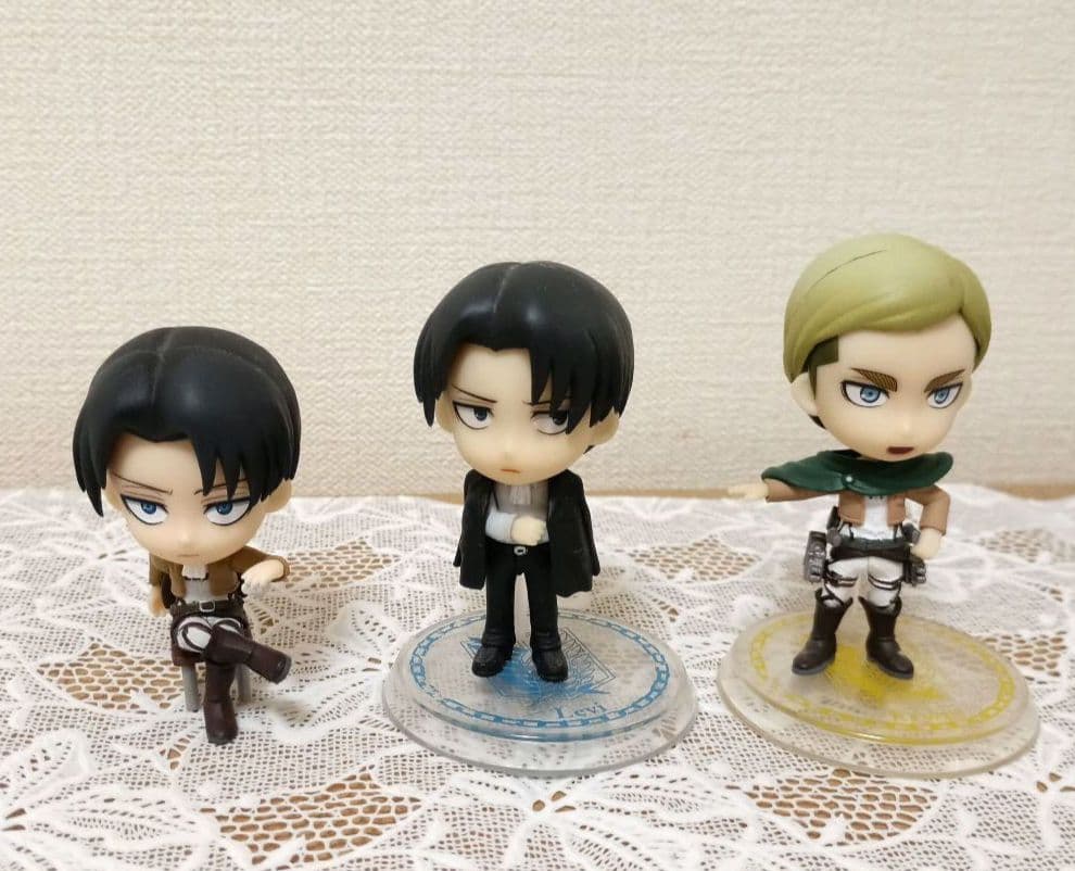 進撃の巨人　アニメグッズ まとめ　セット　リヴァイ　エルヴィン