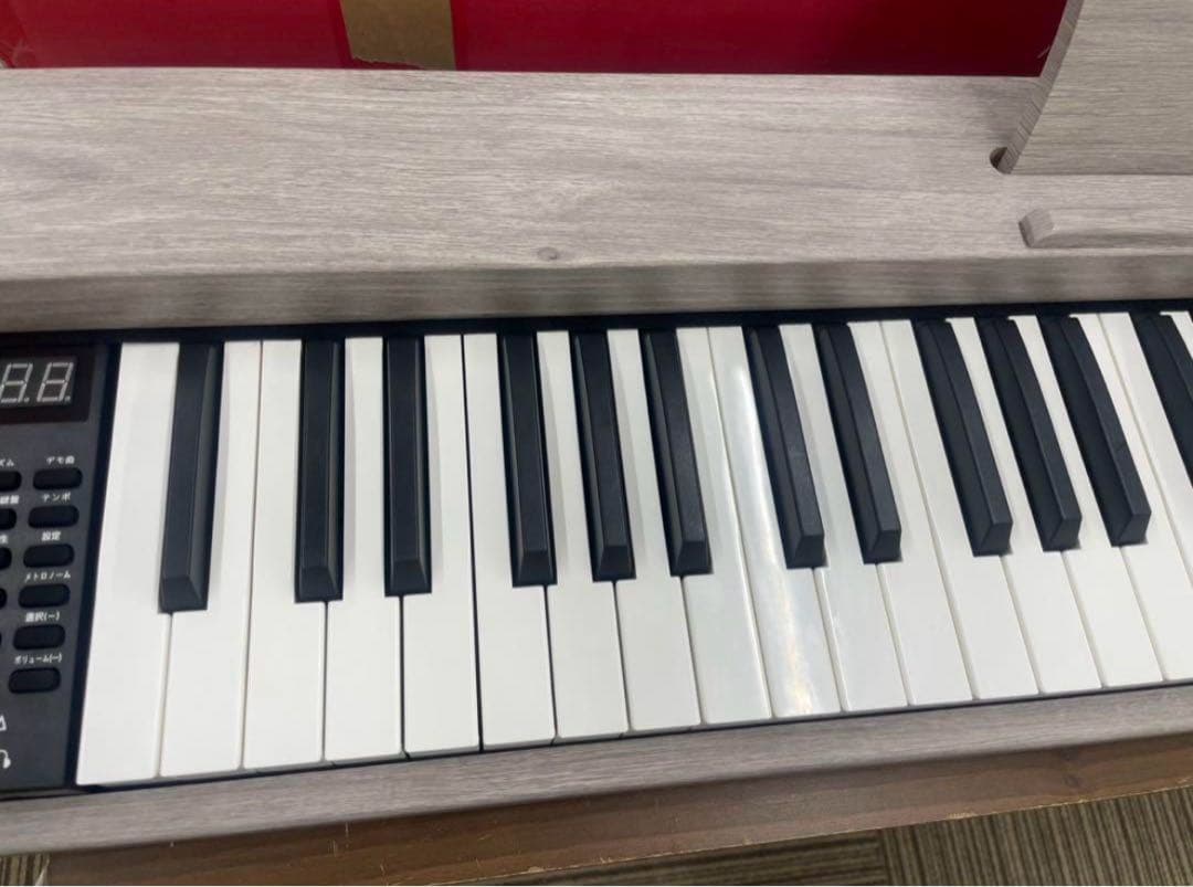 電子ピアノ88鍵盤　木目調ボディ　給電タイプ　ペダル付き