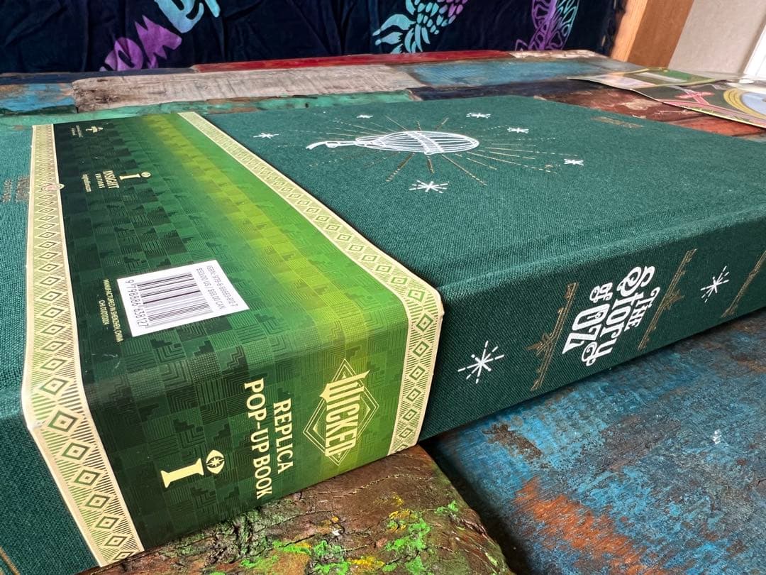 ❁美品 ❁ウィキッドの映画で使われた絵本のレプリカ❁Wicked❁日本未発売❁