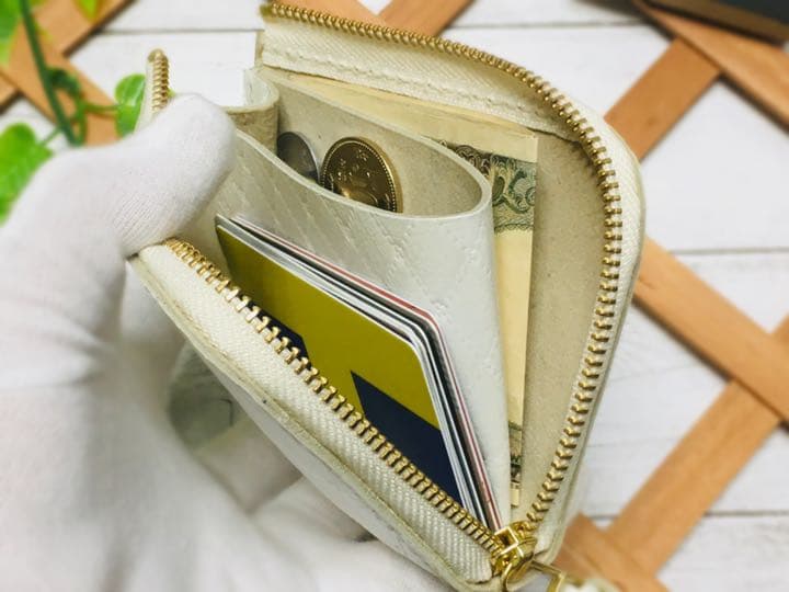 ❤【シンプルで便利♪】大人可愛い総本革Ｌ字ファスナーミニ財布♪白 キルティング