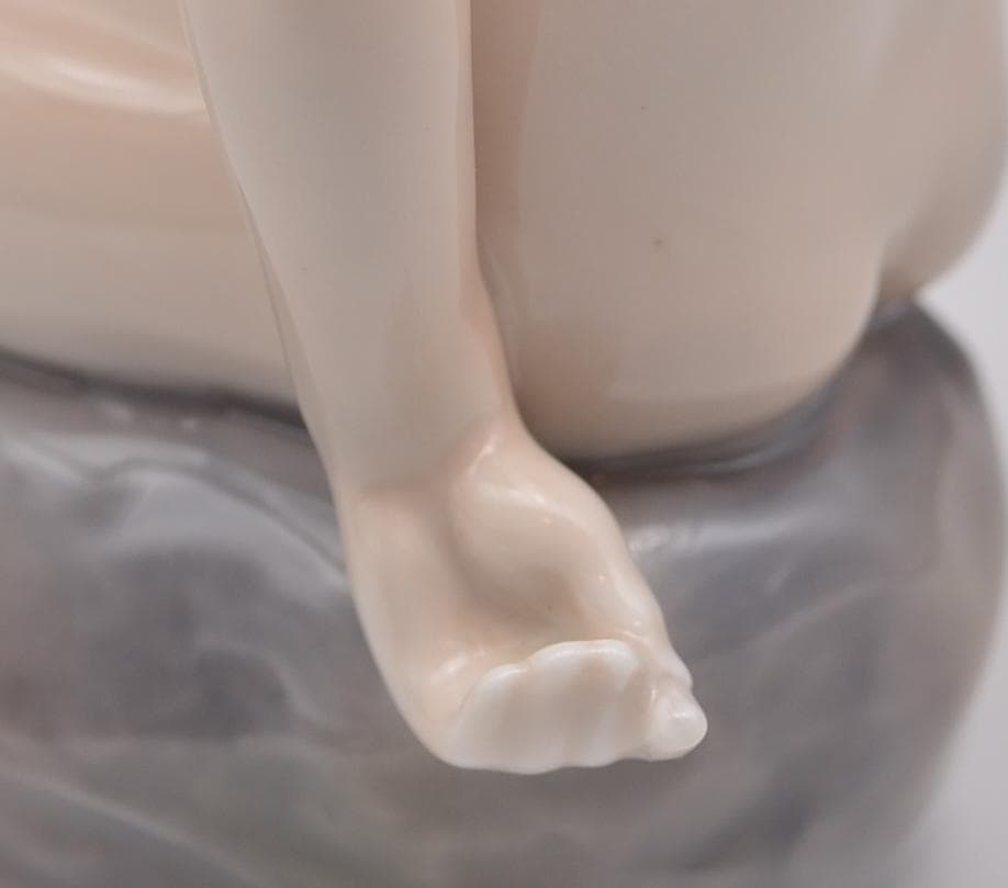 岩の上の裸婦　＃4027　★ロイヤルコペンハーゲン　デンマーク　ヴィンテージ