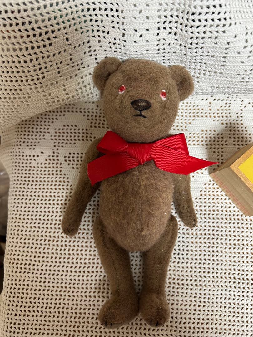 くまこのベア　茶色の短毛モヘア　赤いリボンでおすまし君