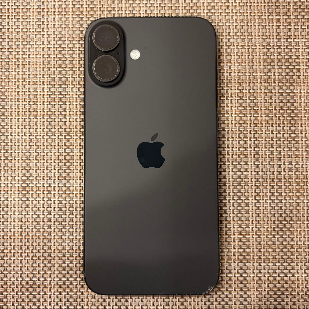 iPhone 16 Plus ブラック 純正シリコンケース付き