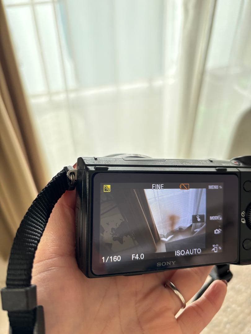 SONY ミラーレス一眼 NEX-5T ※液晶一部変色あり