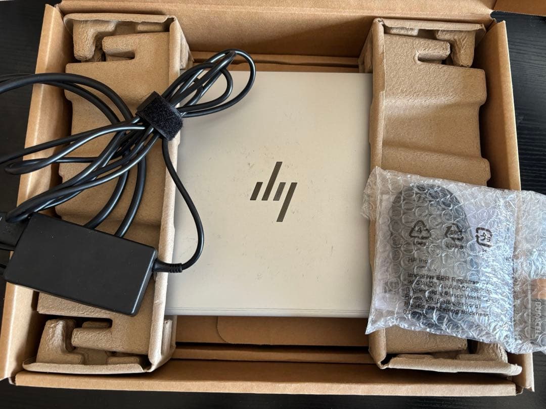 HP Pavilion Aero 13-bg0011AU 16GBノートパソコン