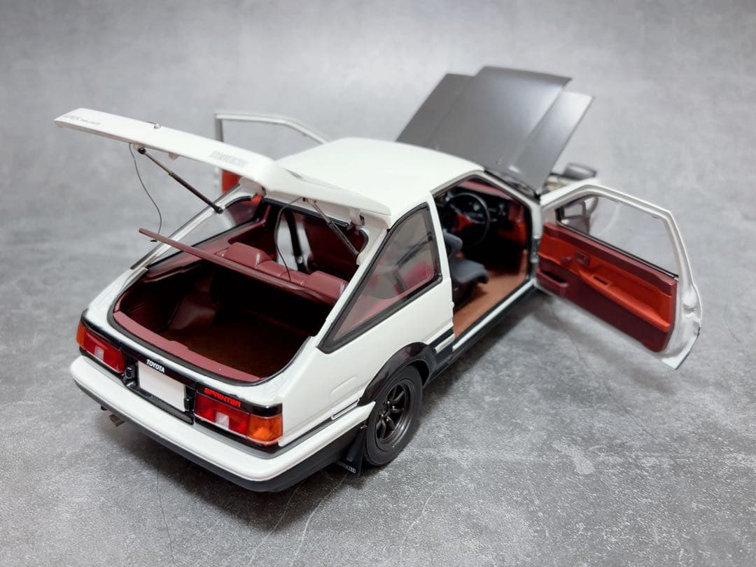 AUTOart 1/18 トヨタ スプリンター トレノ AE86 頭文字 D