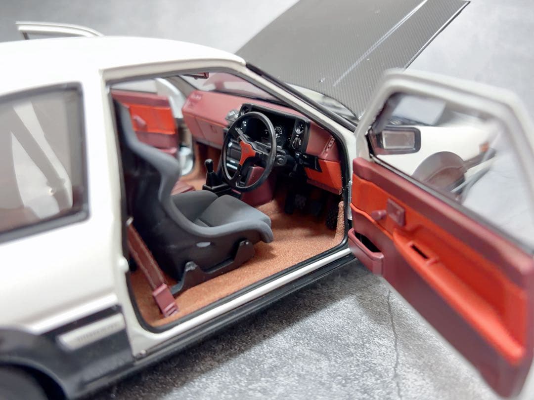 AUTOart 1/18 トヨタ スプリンター トレノ AE86 頭文字 D
