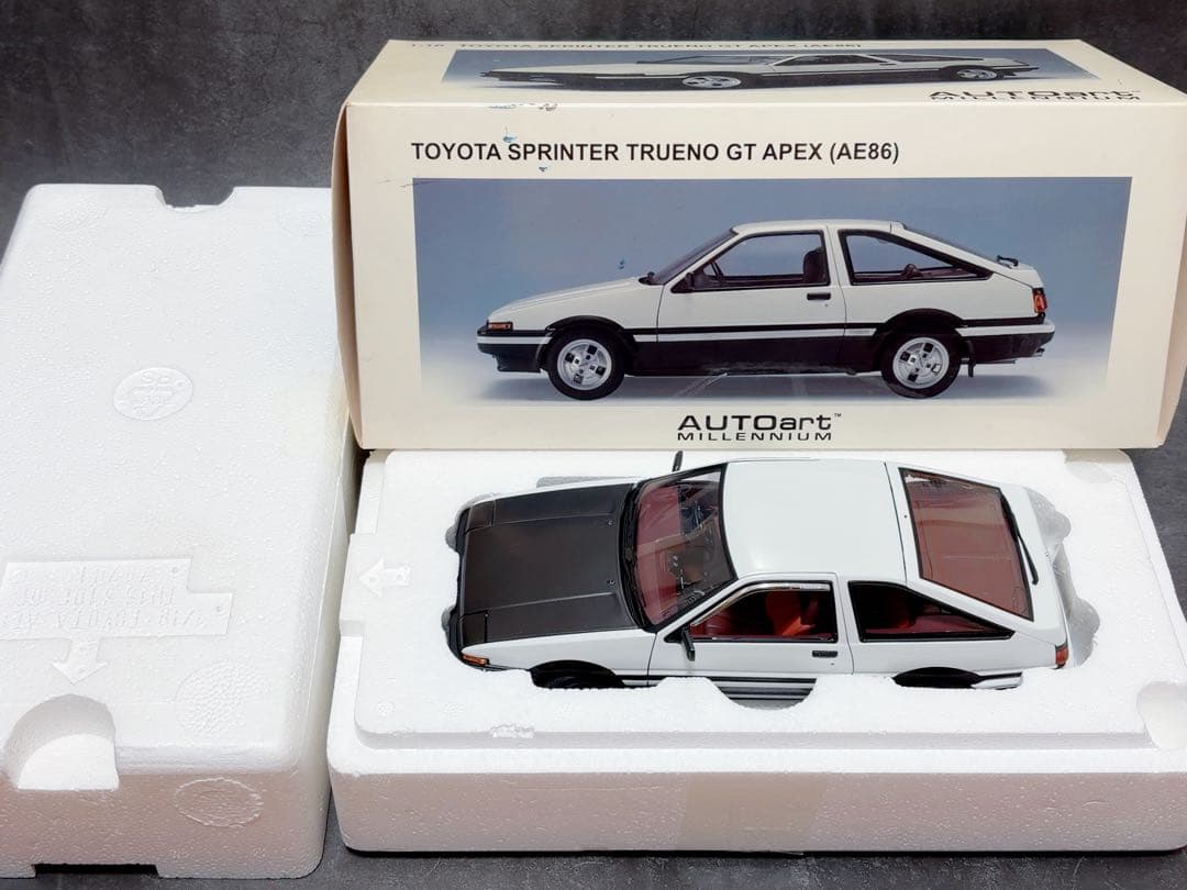 AUTOart 1/18 トヨタ スプリンター トレノ AE86 頭文字 D