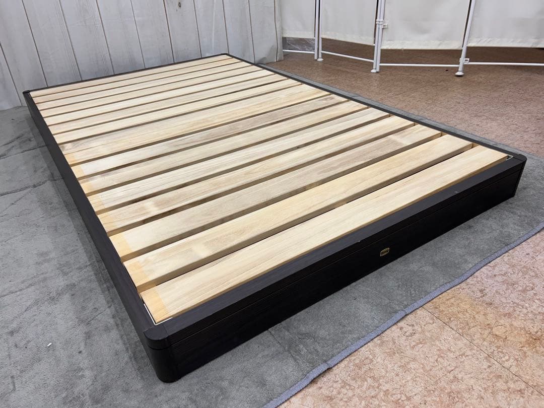 シモンズ　セミダブルベッドフレーム