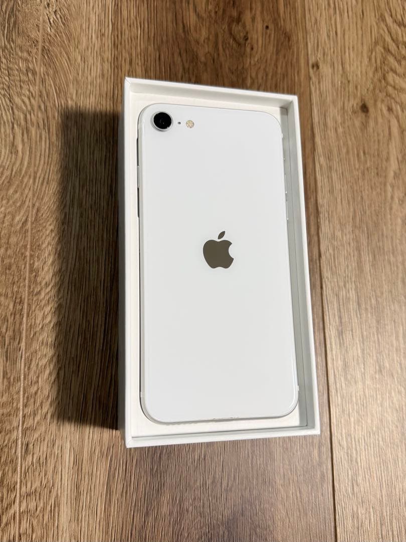 【iPhone SE 64GB 】白ロム SIMフリー 初期化済み箱・イヤホン付