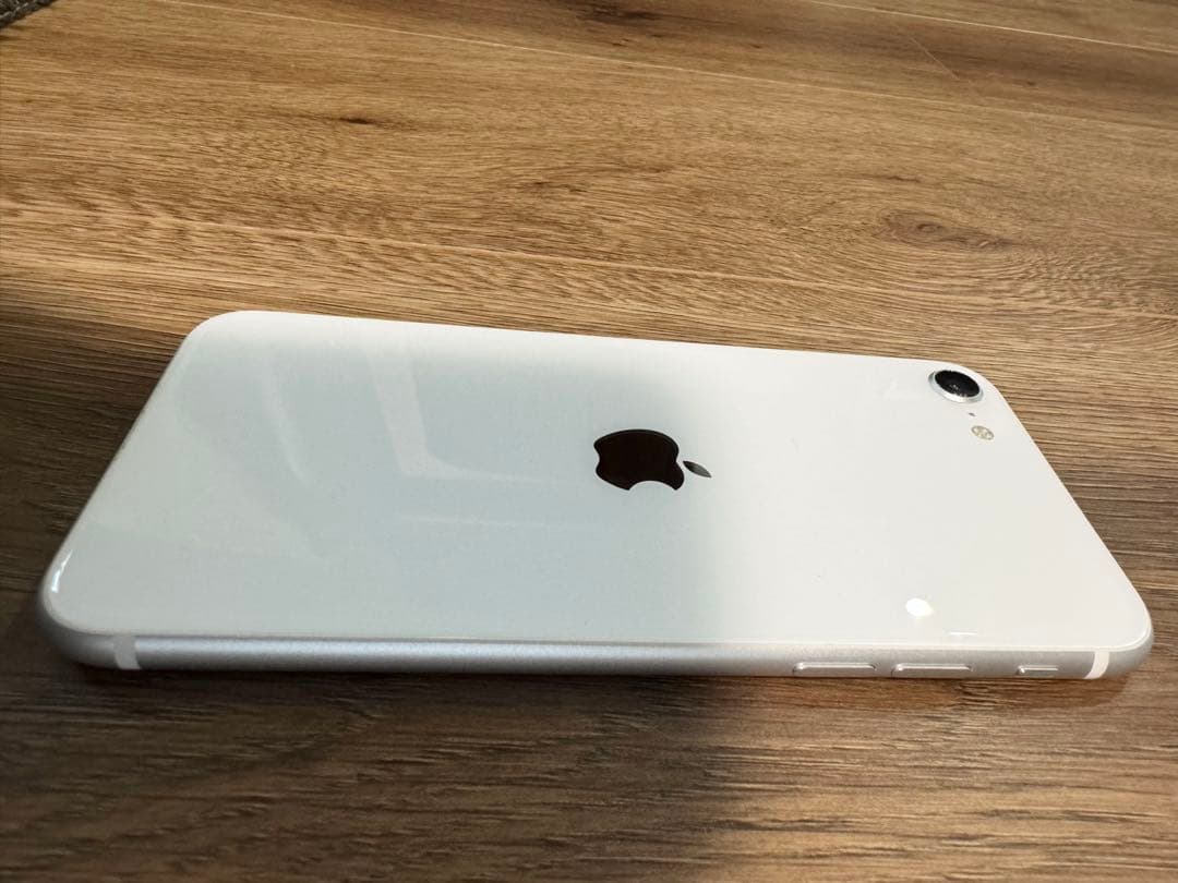 【iPhone SE 64GB 】白ロム SIMフリー 初期化済み箱・イヤホン付