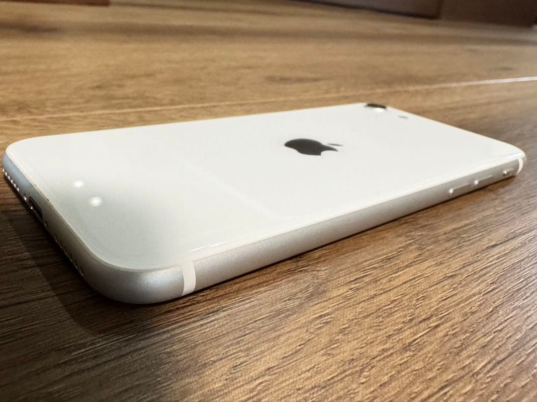 【iPhone SE 64GB 】白ロム SIMフリー 初期化済み箱・イヤホン付