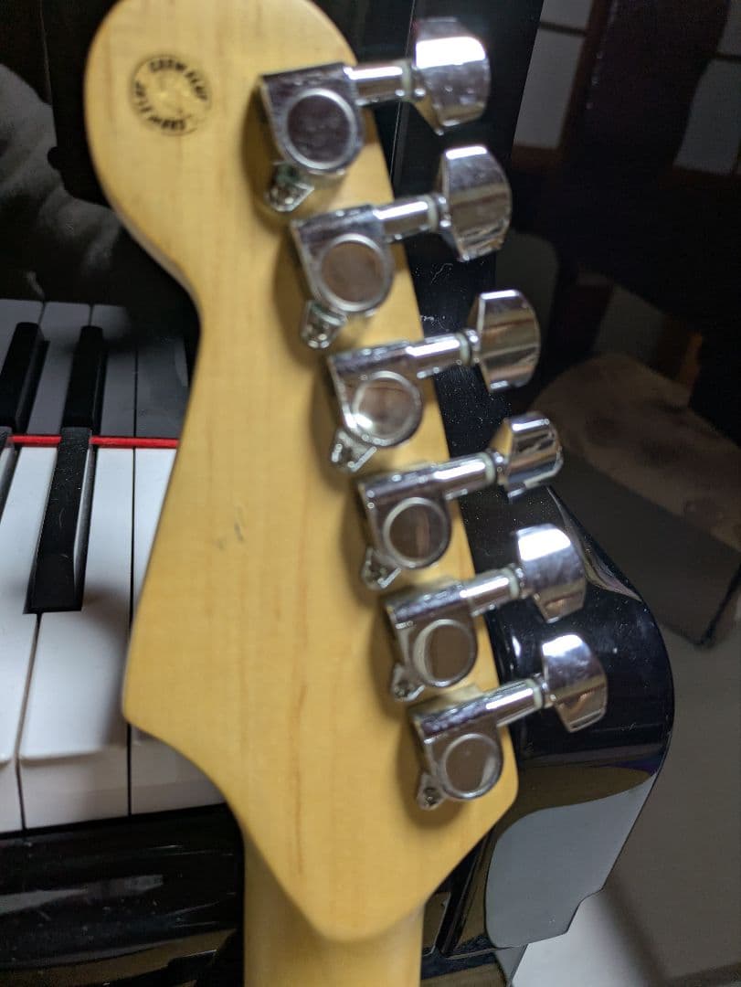 トライアンフ　Triumph エレキギター サンバースト　ストラトタイプ