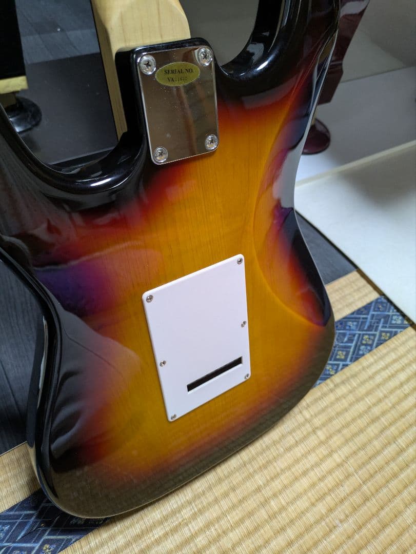 トライアンフ　Triumph エレキギター サンバースト　ストラトタイプ