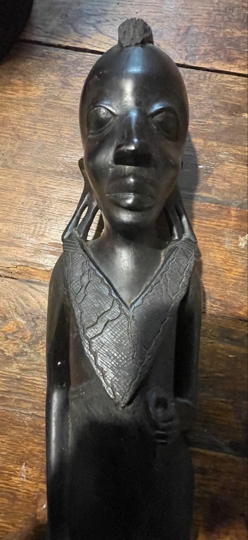 ⭐️アフリカ 木製彫刻⭐️約79cm⭐️一刀彫り⭐️黒檀調⭐️トライバルアート⭐️重量感有