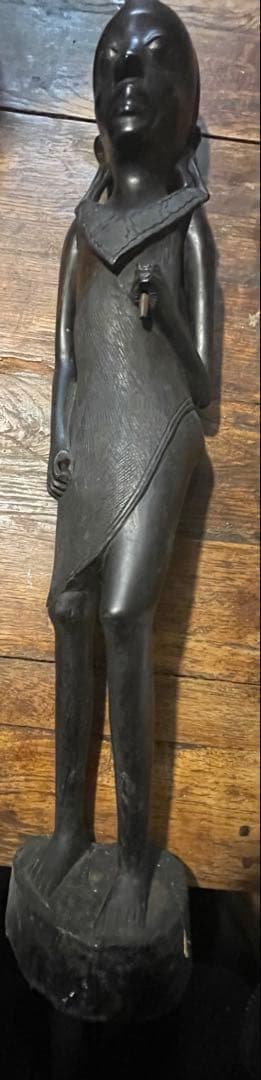 ⭐️アフリカ 木製彫刻⭐️約79cm⭐️一刀彫り⭐️黒檀調⭐️トライバルアート⭐️重量感有