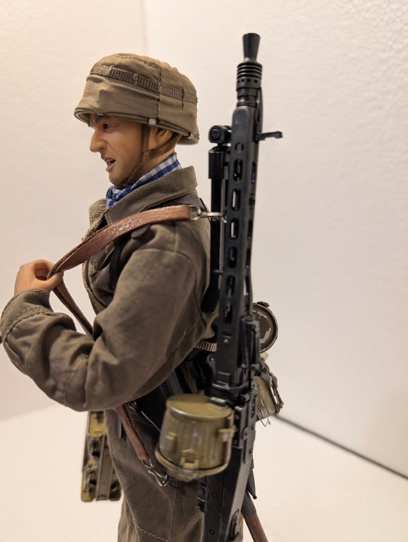 1/6 ドイツ降下猟兵　ミリタリーフィギュア MG ドラムマガジン　付き