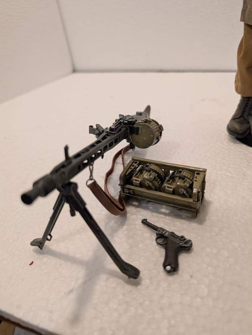 1/6 ドイツ降下猟兵　ミリタリーフィギュア MG ドラムマガジン　付き