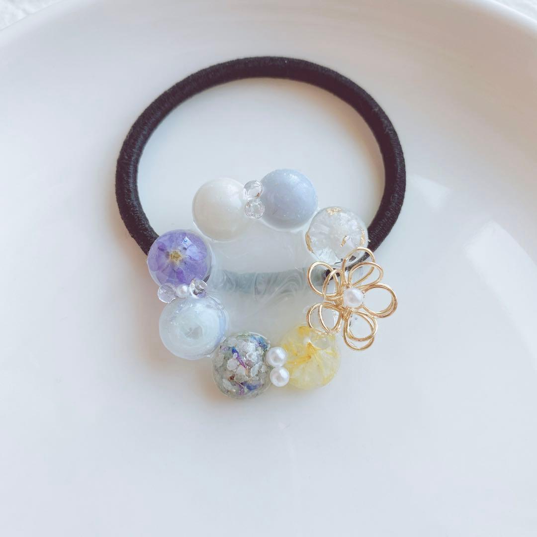 レジンヘアゴム　ブルー　ホワイト　シェル　ラメ　ワイヤーフラワー　勿忘草