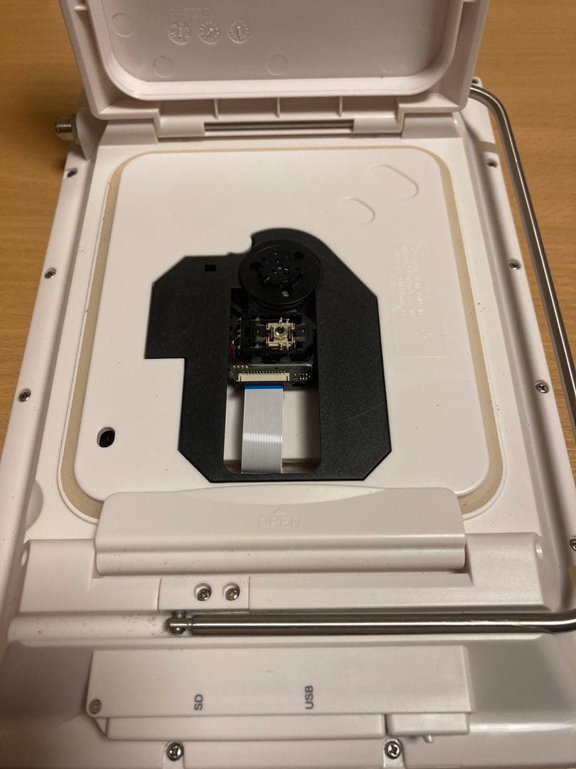 防水　テレビ　10インチフルセグチューナー搭載DVDプレーヤー ST-100WP