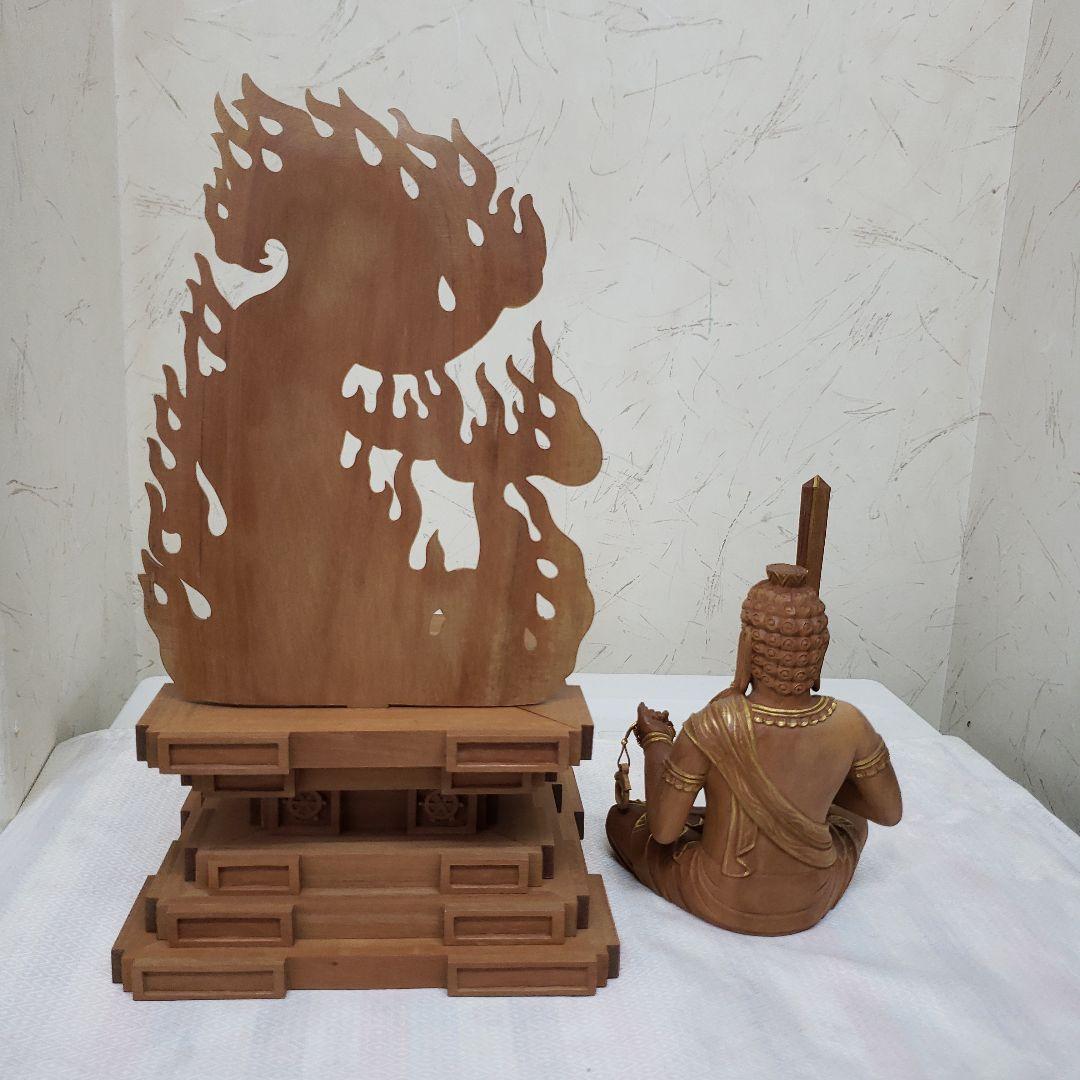 蔵出し特価　魔除★アフリカ白檀 不動明王座像4寸 眼入・瑟瑟座★約２kg