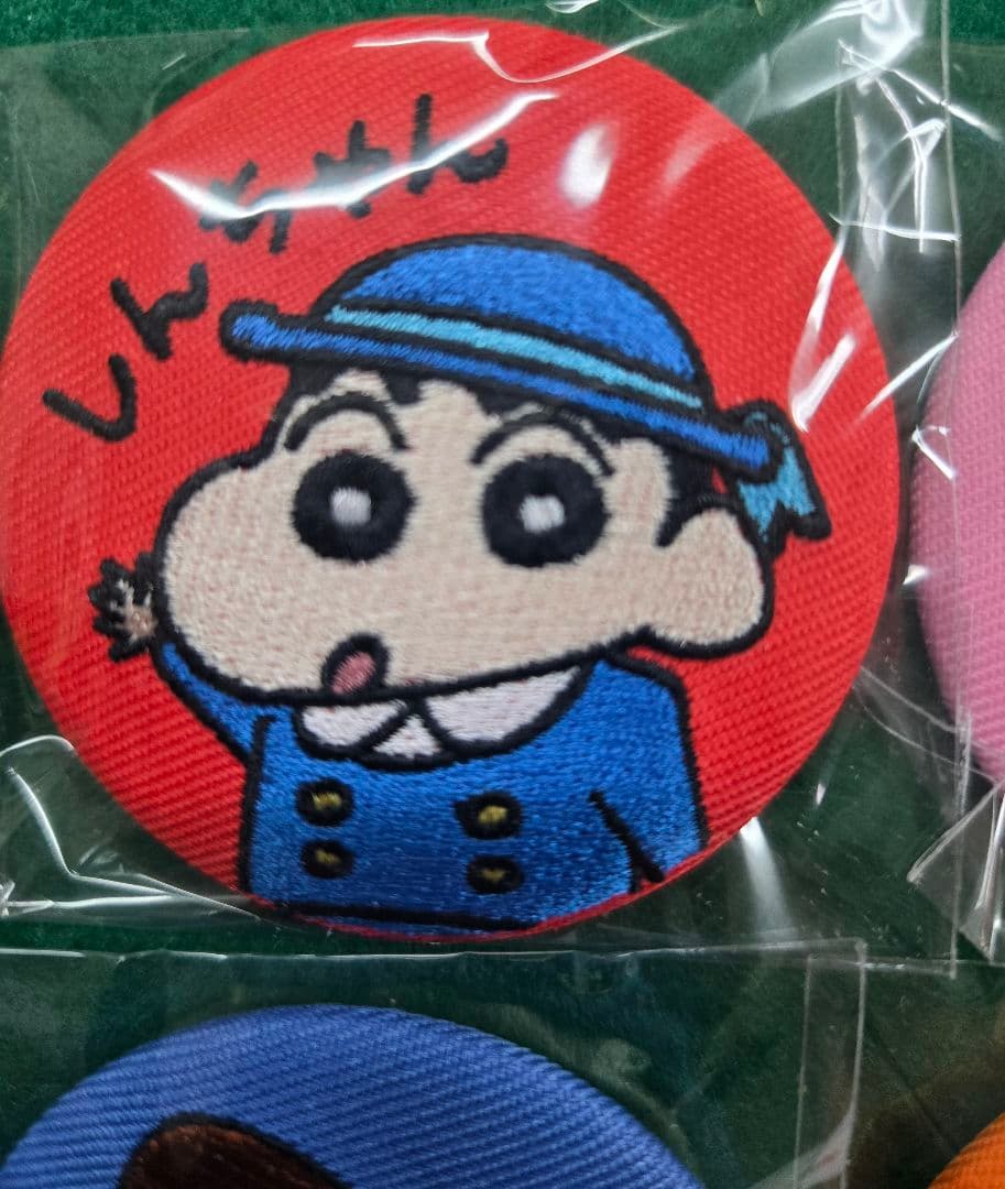 クレヨンしんちゃん 刺繍缶バッジ 12個セットコンプリート