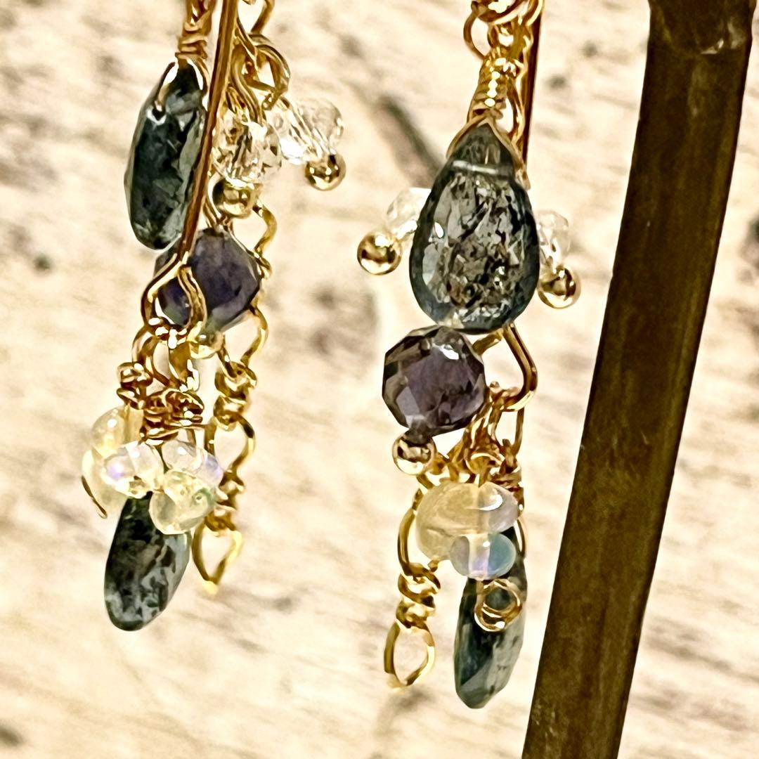 【蒼】インディゴブルーカイヤナイト　エチオピアオパール　チャームピアスイヤリング