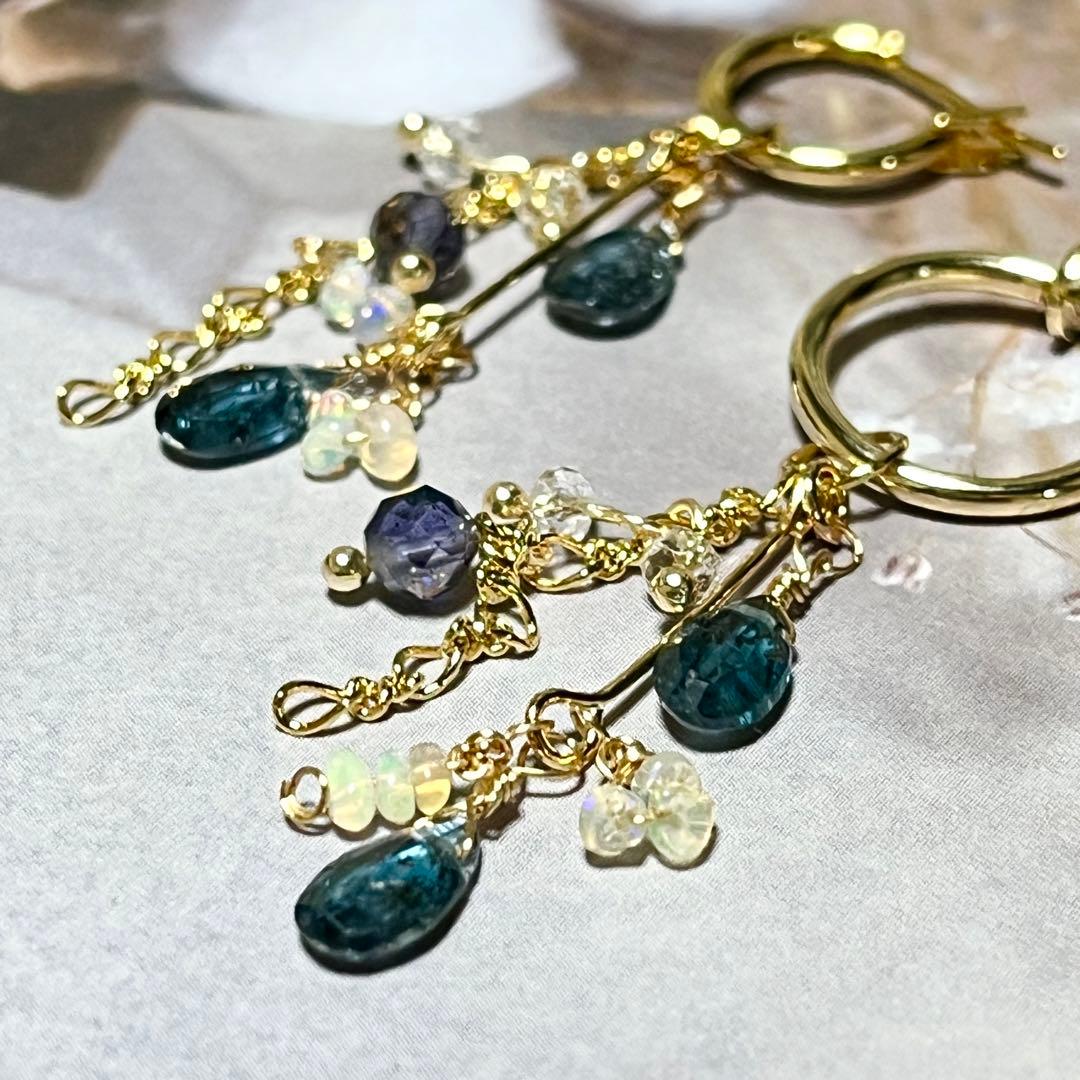 【蒼】インディゴブルーカイヤナイト　エチオピアオパール　チャームピアスイヤリング