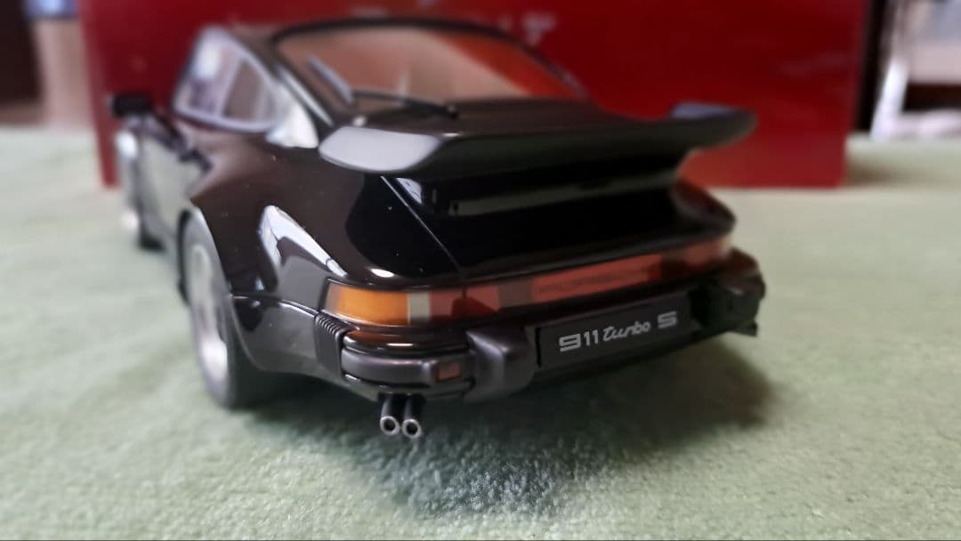 911 Turbo S ミニカー ブラック 1/18