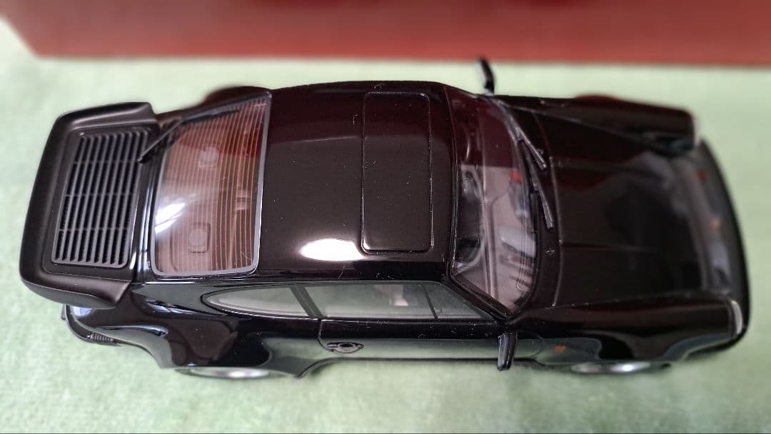 911 Turbo S ミニカー ブラック 1/18