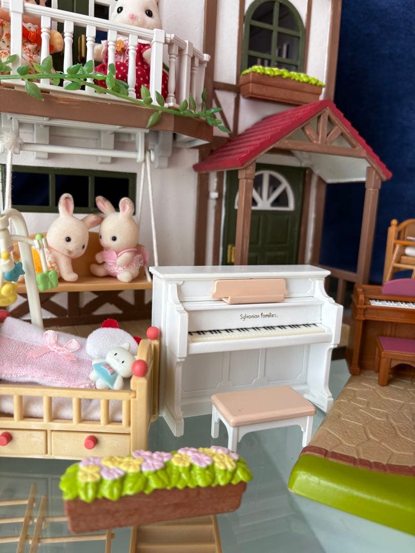 シルバニアファミリー　家　赤い屋根　人形　家具　おまとめ